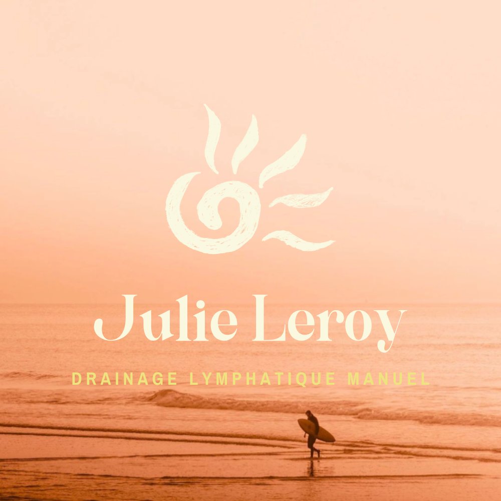 Logo Julie Leroy sur une photo de plage au coucher du soleil